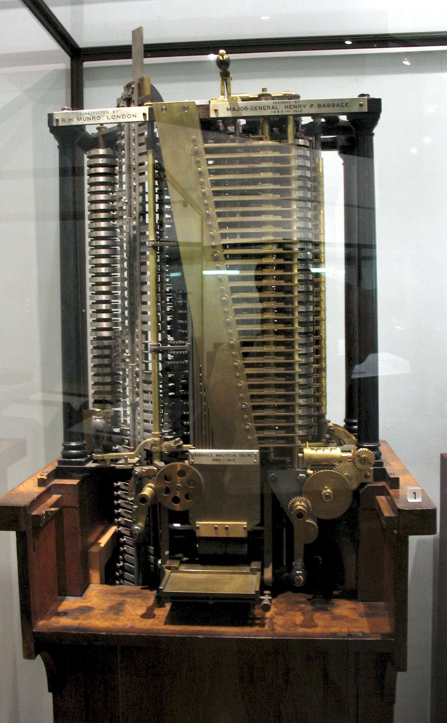 (02-prvi_diferencialni_stroj_babbage.jpg)