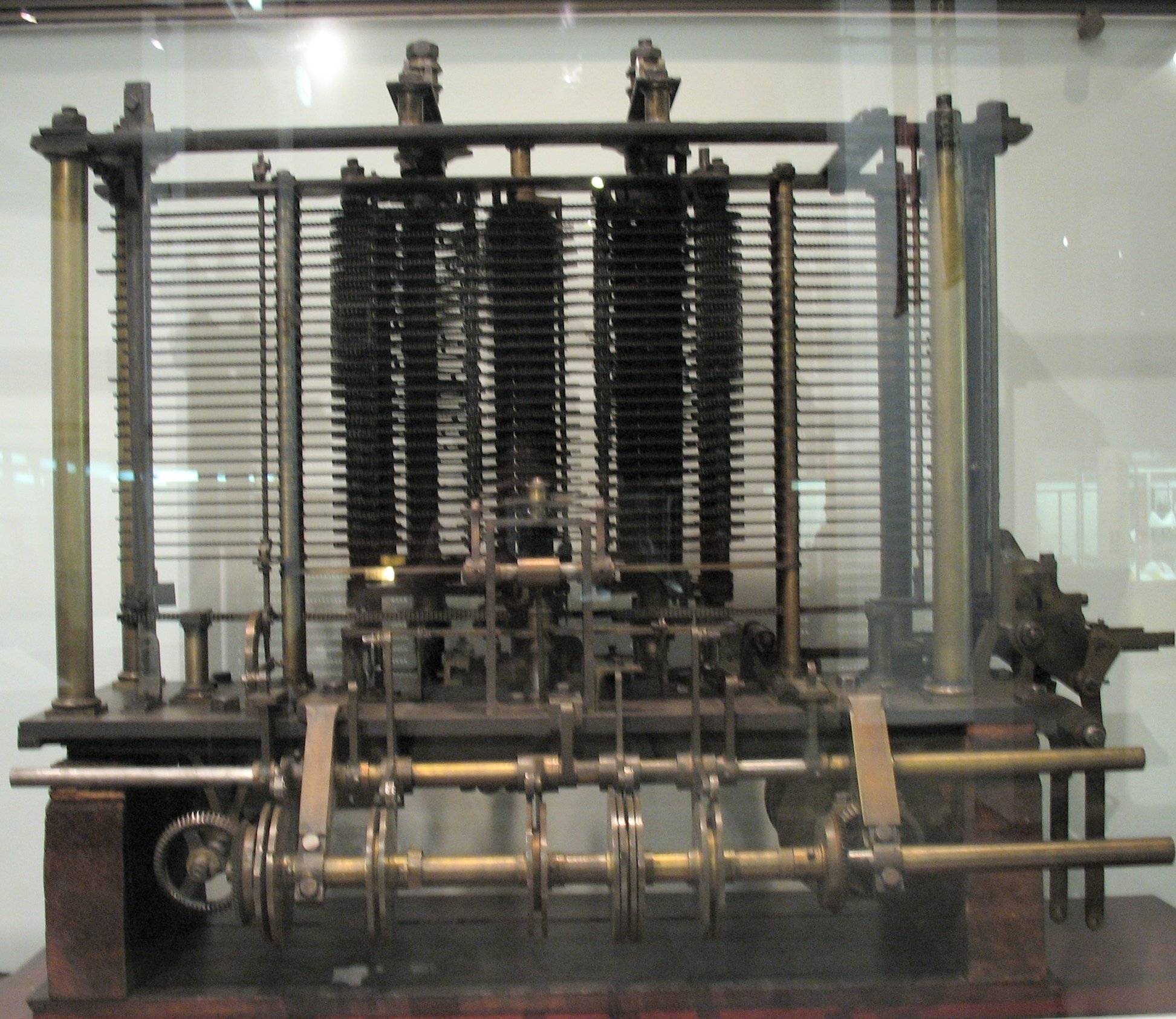 (07-prvi_analiticni_stroj-prvi_racunalnik.jpg)