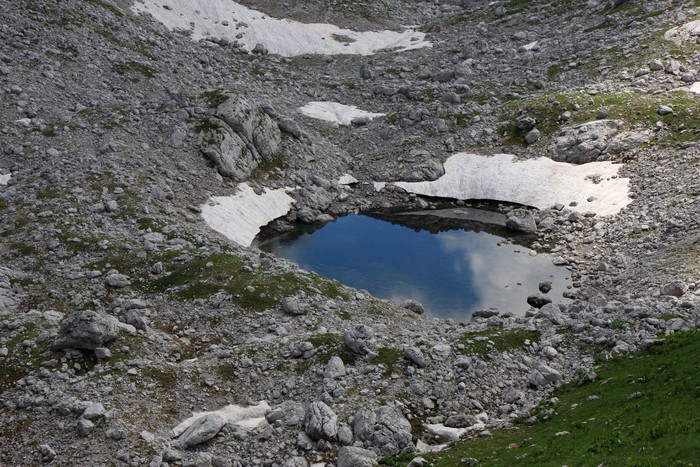 (./cached_files/dedi_15/173--velika--foto4_1-jezero_erhartic.jpg)