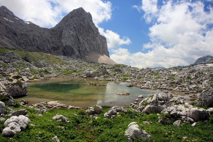 (./cached_files/dedi_17/181--velika--foto4_3-jezero_erhartic.jpg)