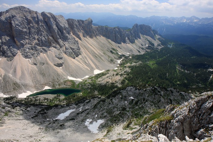 (./cached_files/dedi_26/212--velika--foto03_dolina-3g_erhartic.jpg)