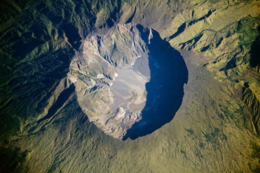 (Tambora_volcano.jpg)