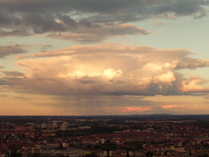 (cumulonimbus_incus_sr.png)